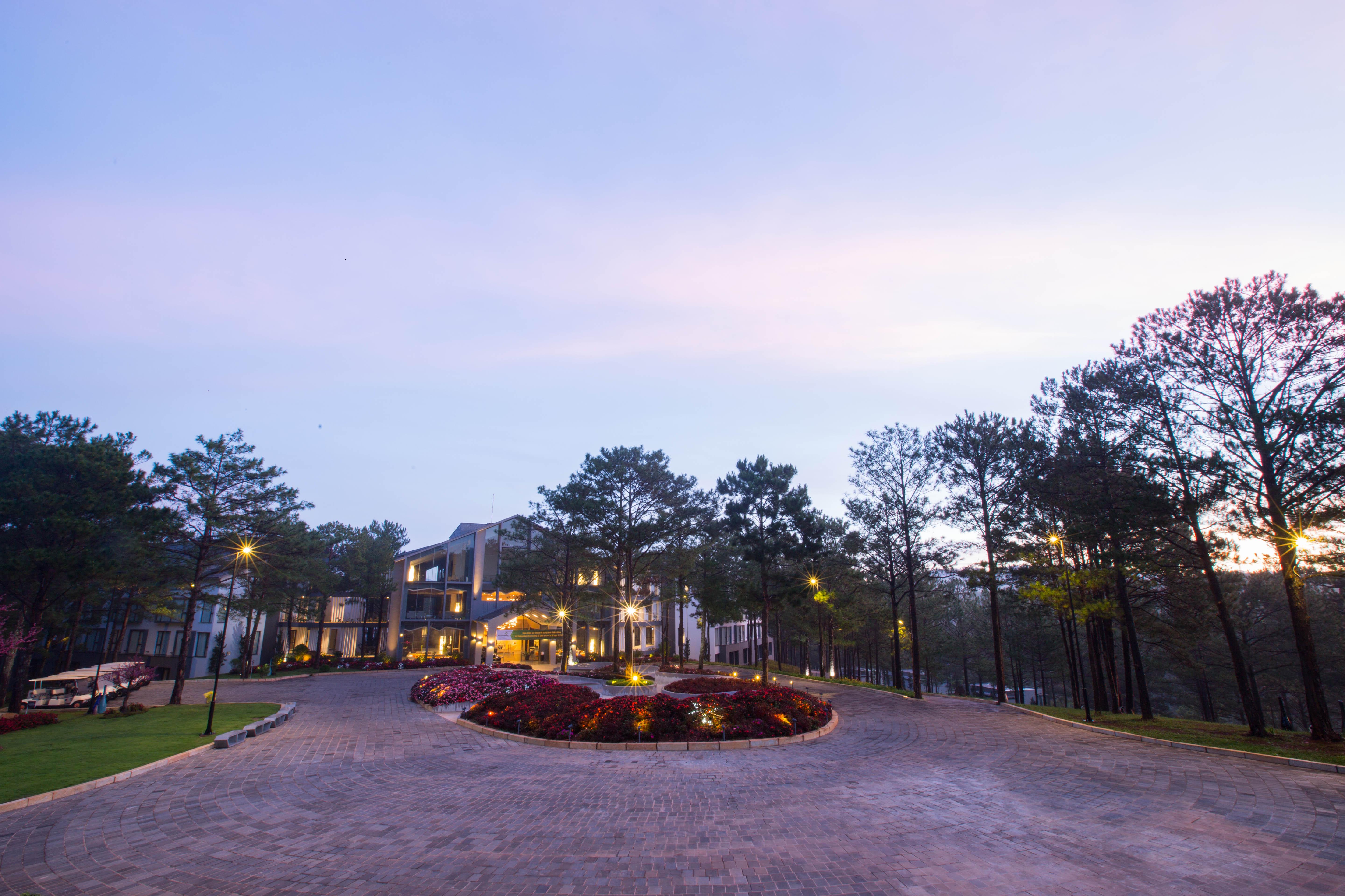 Terracotta Hotel & Resort Dalat Exterior photo