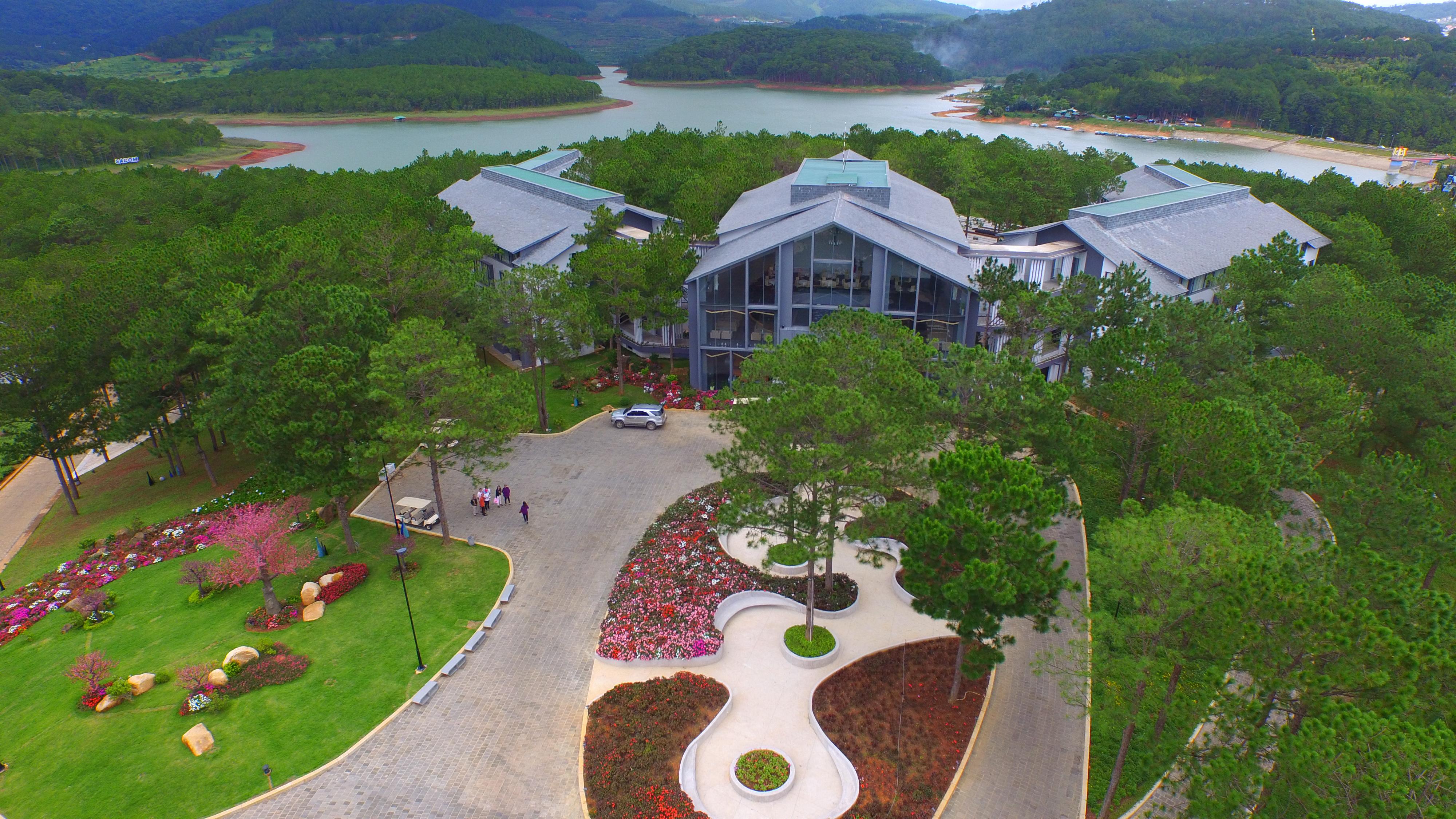 Terracotta Hotel & Resort Dalat Exterior photo