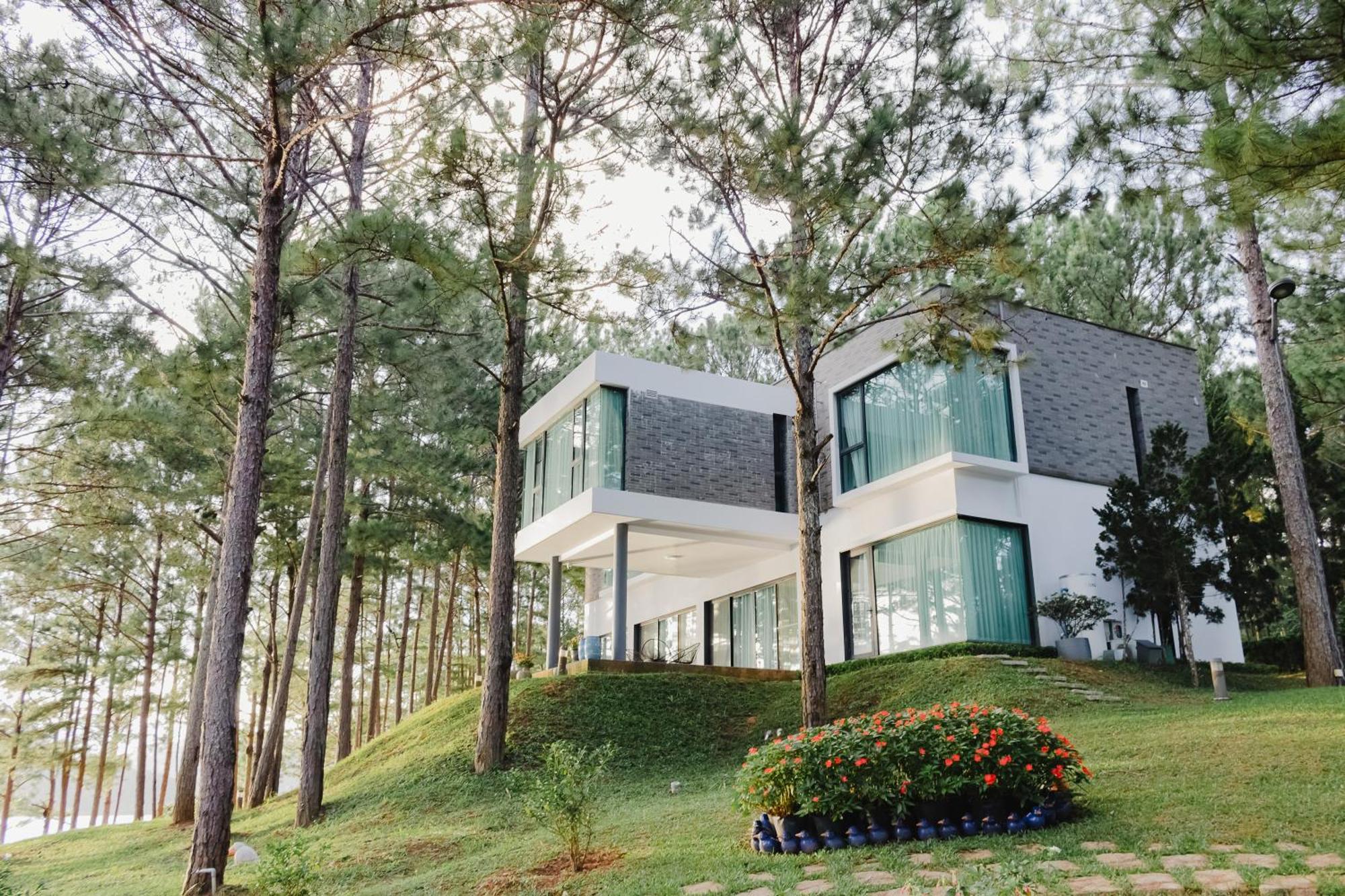 Terracotta Hotel & Resort Dalat Exterior photo